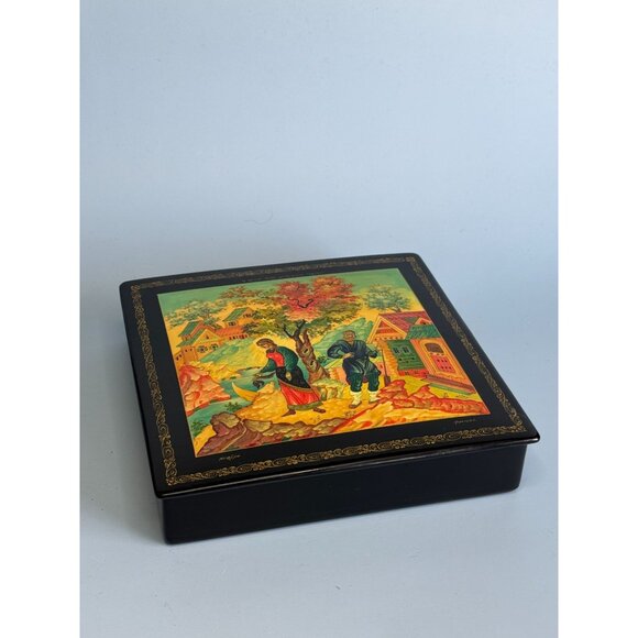 Russian Black Lacquer Trinket Box With Hand-Painted Folk Scene & Red Interior 6. - Picture 4 of 13